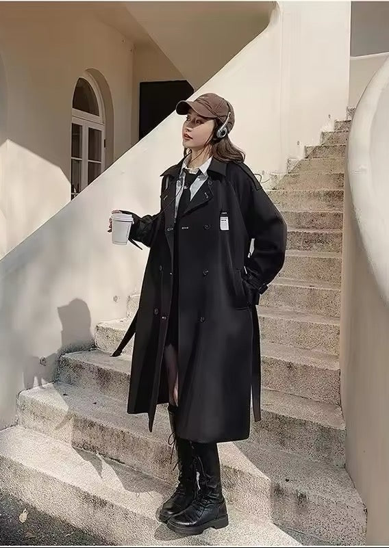 Schwarzer Trenchcoat