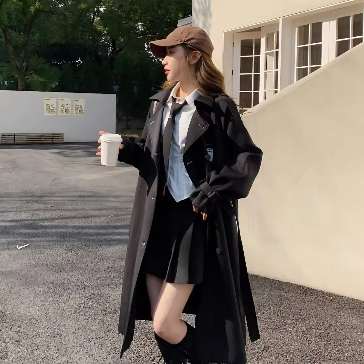 Schwarzer Trenchcoat