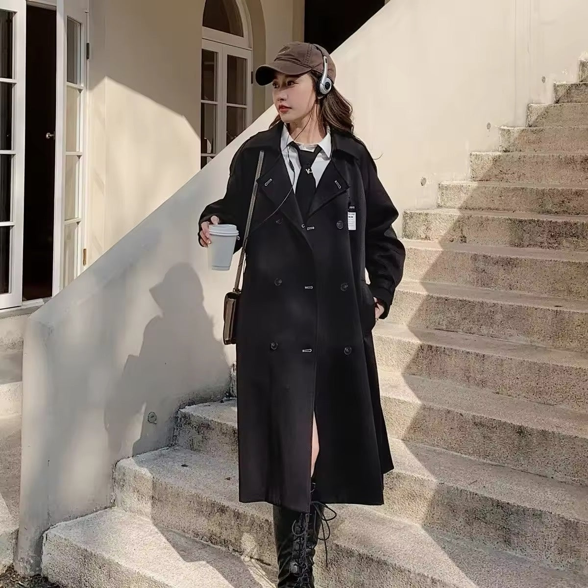 Schwarzer Trenchcoat