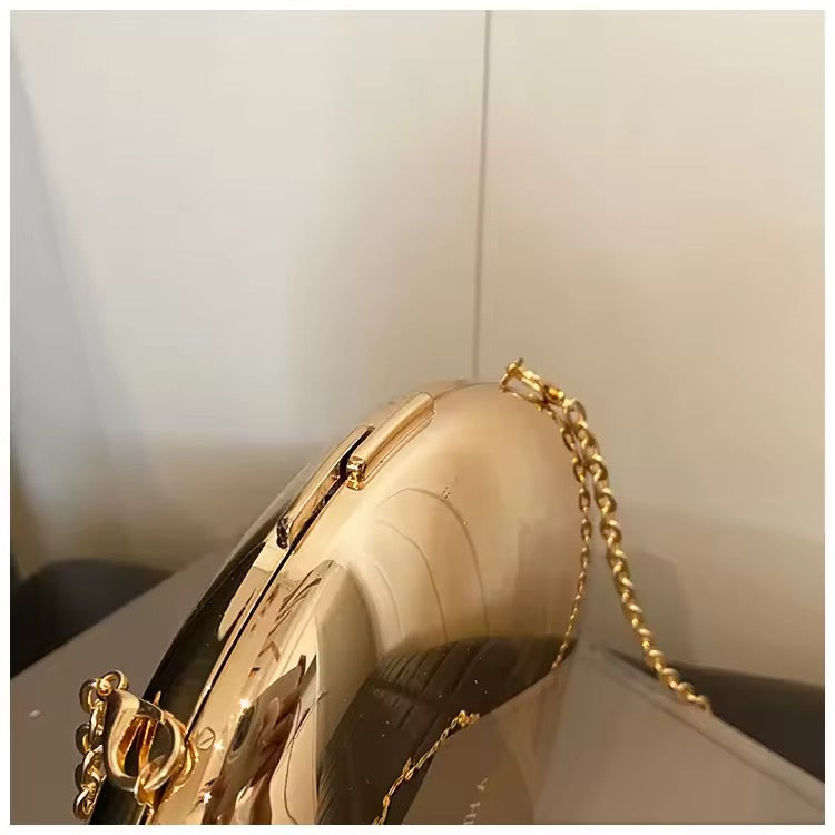Glänzende Abendtasche