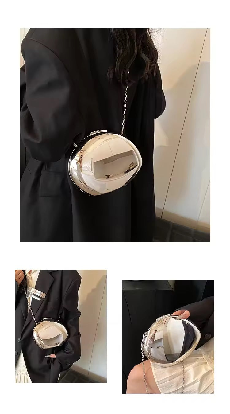 Glänzende Abendtasche