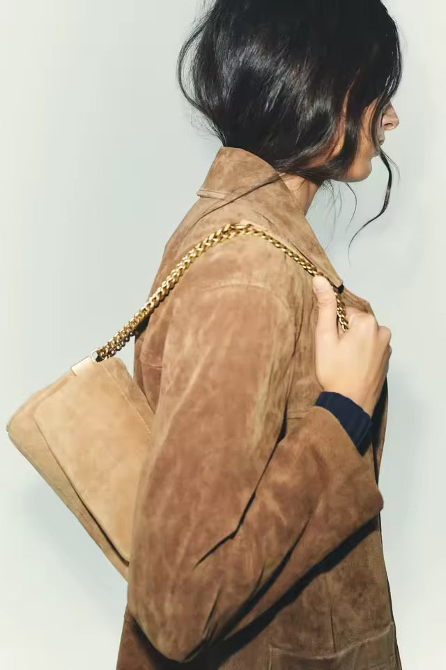Schultertasche aus Wildleder