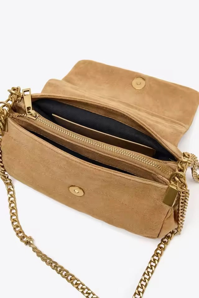 Schultertasche aus Wildleder