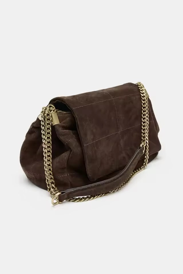 Schultertasche aus Wildleder