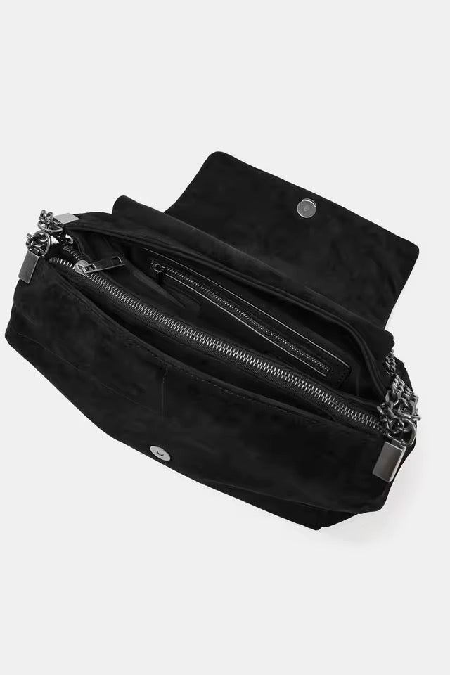 Schultertasche aus Wildleder