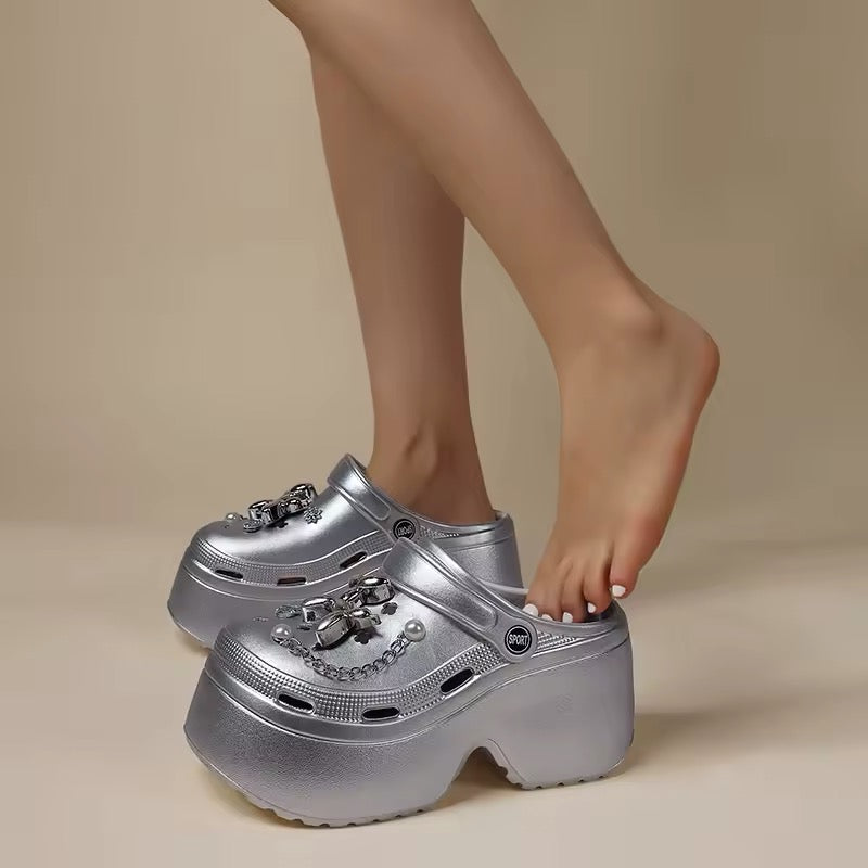 Clogs mit 8 cm Plateau