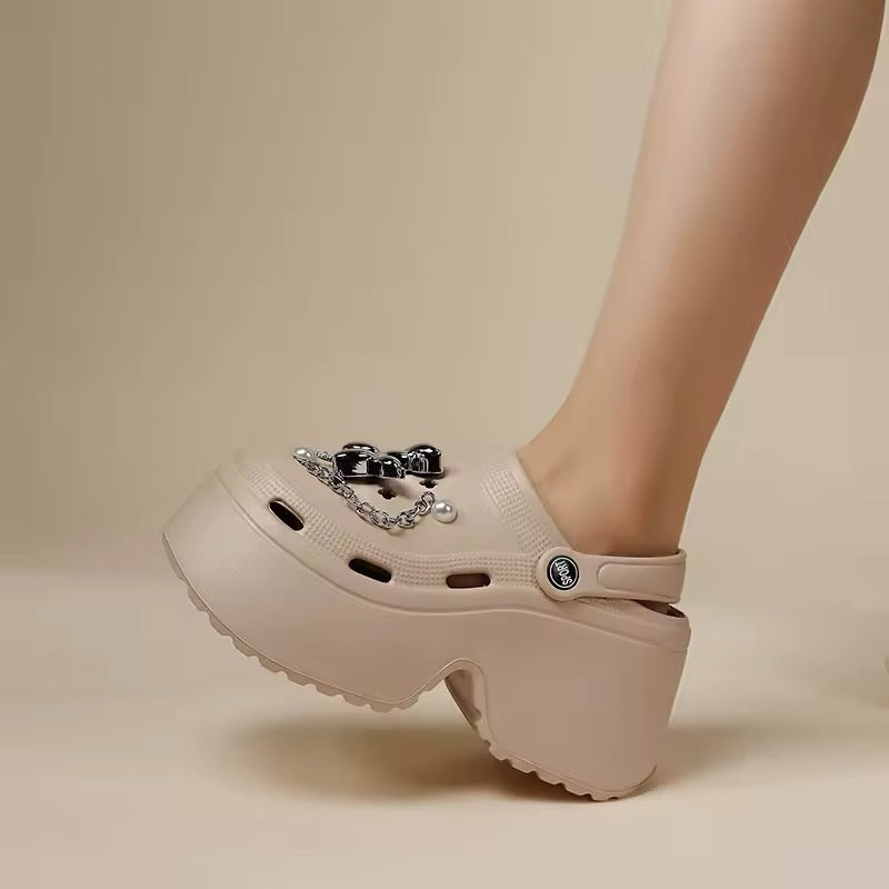 Clogs mit 8 cm Plateau