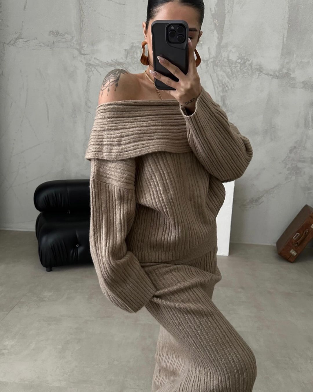 Eleganter Zweiteiler: Off-Shoulder Strickpullover im Slim Fit mit Lockeren Ärmeln