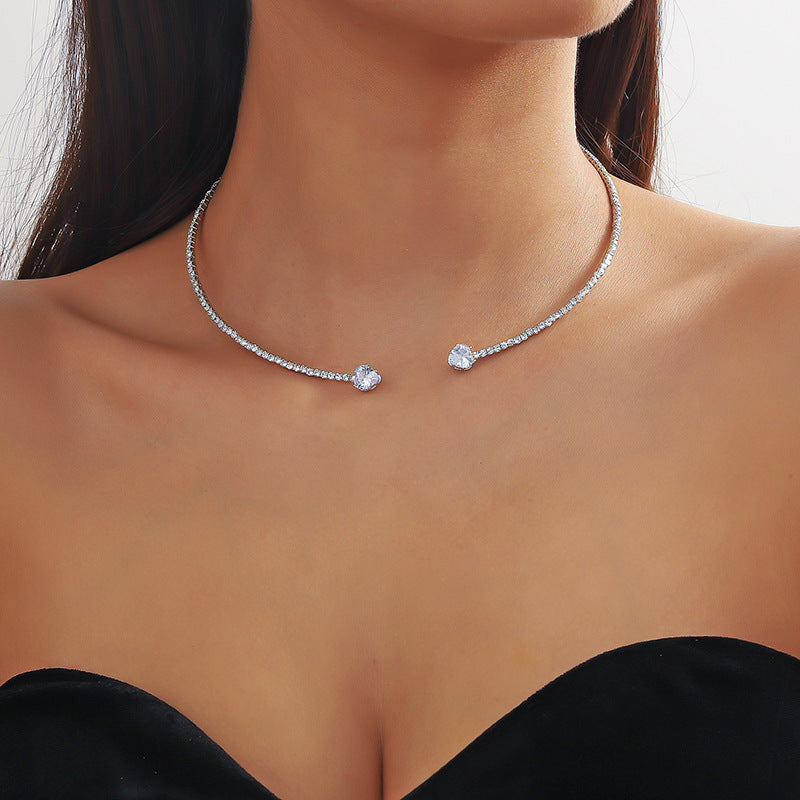 Rhinestone Heart Choker Necklace – Elegante Silberne Halskette für Damen